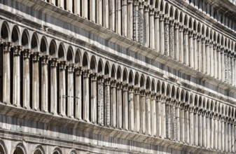 Venice, St Mark's Square (Piazza San Marco), Old Procuraties (Procuratie Vecchie), façade