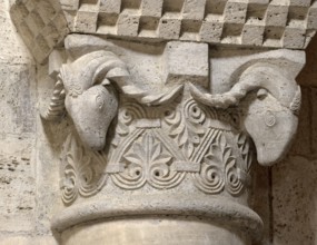 Sant' Antimo, Abbazia, Benedictine abbey, choir, capital with depiction of a ram