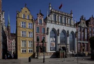 Facades facing the Lange Markt, on the right Danziger Diele, formerly Schöffenhaus