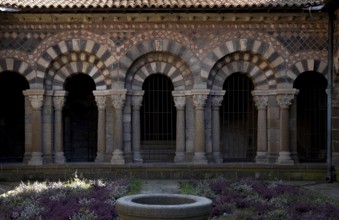 Cloister, south wing Arcade arch, St., Sankt, Saint