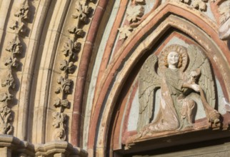 West portal, tympanum with angel, St., Sankt, Saint