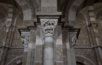 Vezelay, Basilica of Ste-Marie-Madeleine. Interior. Romanesque nave Figure capitals, St, Saint,