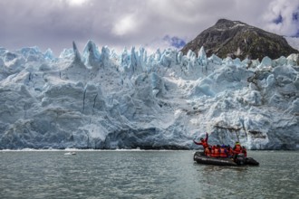 Zodiac excursion around the Porter Glacier, Cordillera Darwin, north-east foothills of the Beagle