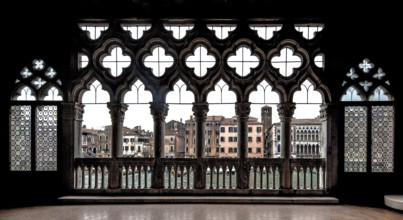 Venice, Ca'd'Oro, palazzo on the Grand Canal, built 1421-42 by Bartolomeo Bon, loggia in the piano