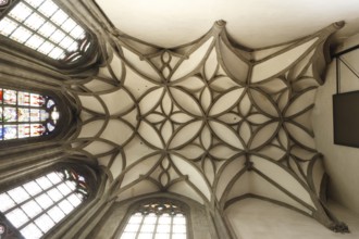 Curved ribbed vault in the choir, St., Sankt, Saint