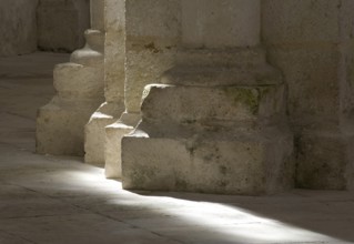 Pillar base in the nave, St., Sankt, Saint