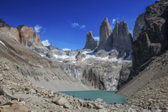 Mountaineers at the Mirador de las Torres, Torres del Paine National Park, Patagonia, Chile, South