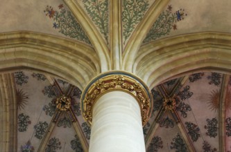 Round pillar with capital and vault, St., Sankt, Saint