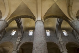 View from the side aisle into the vault, St., Sankt, Saint