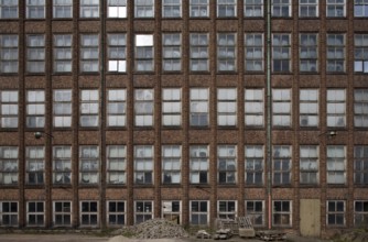 Former hosiery factory VEB Feinstrumpfwerke Oberlungwitz, now ROGO Strumpfwerke GmbH, facade