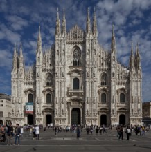 Built from 1386, west façade completed after 1805, height 68 m, width 62 m, portals mid-17th