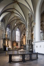 Northern ambulatory with sacrament house, St., Sankt, Saint