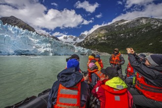 Excursion by Zodiac from the cruise ship Ventus Australis to the Porter Glacier, Cordillera Darwin,