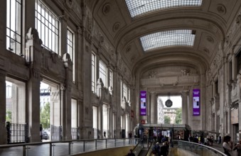 Reception building, built with interruptions by Ulisse Stacchini in 1913-31, outer vestibule,