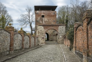 Klein Rosenburg Salzlandkreis Bildnr 1685 Rosenburg double-gate complex front historicist kennel