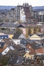 Residential tower block from 1972, Biegerhof, 261 flats, called Affenfelsen, in Wannheim, in front