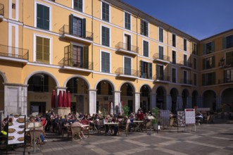 People, tourists sitting in restaurant, café, on the Plaza Mayor, Plaça Major, Palma de Majorca,