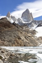 Lagoon de los Tres in front of Mount Fitz Roy, Laguna de los Tres Trail, Mount Fitz Roy, El