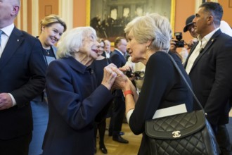 Margot Friedländer (Holocaust survivor) and Friede Springer at the awarding of honorary citizenship