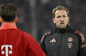 Warm-up, Training, Harry Kane FC Bayern Munich FCB (09) MHPArena, MHP Arena Stuttgart,