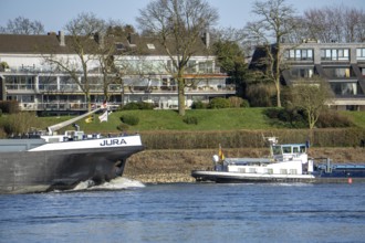 Cargo ship on the Rhine near Düsseldorf-Bockum, villas on the banks of the Rhine, the neighbourhood