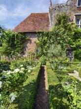 The White Garden, gardens, Sissinghurst Castle and Garden, Cranbrook, Kent, England, Great Britain