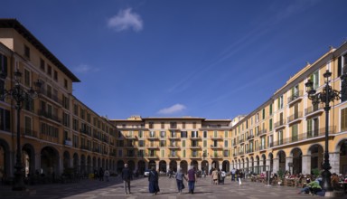 People, tourists in the Plaza Mayor, Plaça Major, Palma de Majorca, Majorca, Balearic Islands,