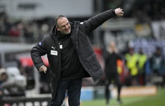 Coach Frank Schmidt 1. FC Heidenheim 1846 FCH on the sidelines Gesture Gesture Voith-Arena,