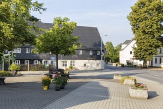 Village square with half-timbered house Alte Schmiede, Rammenau, Saxony, Germany, Europe