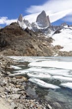 Lagoon de los Tres in front of Mount Fitz Roy, Laguna de los Tres Trail, Mount Fitz Roy, El