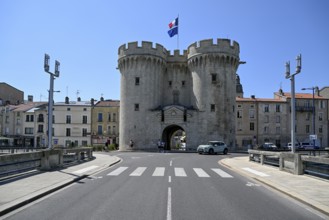 Bridge over the Meuse with Porte Chaussée city gate, Verdun, Grand Est region, France, Europe