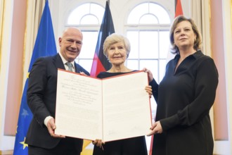 Kai Wegner (Governing Mayor of Berlin), Friede Springer and Cornelia Seibeld (President of the