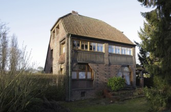 Residential building by Karl Buschhüter (1935), east side, street side