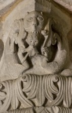 Neuvy-Saint-Sépulchre, collegiate church of St-Jacques, rotunda, column capitals with mythical