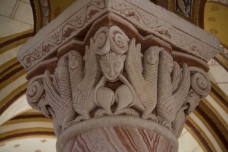 Capital of a column in the ambulatory, St., Sankt, Saint