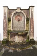 Krefeld-Ürdingen, Oberstraße, backyard with fountain