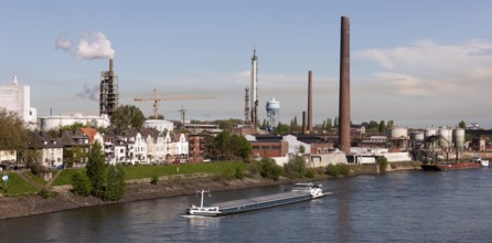 View of Alt-Homberg and the industrial plants of Thyssen-Krupp and Sachtleben Chemie from the A40