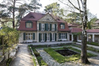 Garden side with sunken garden, the only surviving garden design by Ludwig Mies van der Rohe in