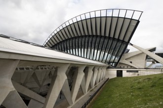 Architect: Calatrava, reception hall and southern platform hall from the south-east