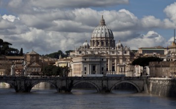 In front bridge Vittorio Emanuele II. and church San Spirito, St., St., Saint