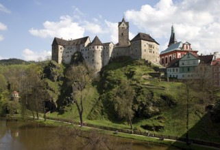 Czech Rep Loket/Elbogen Castle and town church above the River Cheb. The medieval castle was built