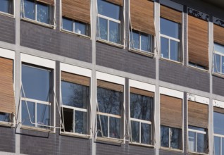 Egon Eiermann 1951-56, administration building from the south with retractable wooden blinds