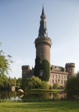 Moyland, castle park in spring