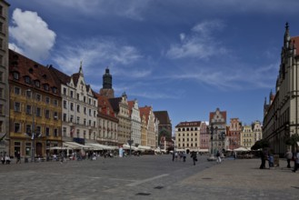 On the right New Town Hall built in 1863 by F. A. Stüler, far left Haus zu den sieben Kurfüsten,