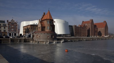 Behind the Ozeaneum and the warehouse at Hansakai