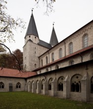 Collegiate church across the cloister courtyard, view from south-east, St., Sankt, Saint