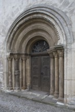 North portal with knotted column, St., Sankt, Saint