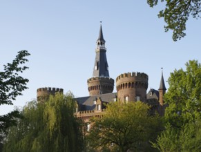 Moyland, castle park in spring