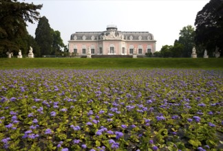 Former water basin in front of the mirror pond, so-called Bartschüssel, filled in in 1842. Today a