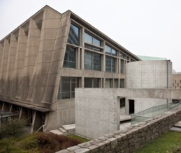 Interdenominational meditation room, 1995 by Tadao Ando, view from the east, left building by